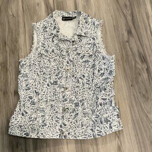 Blue & White Floral Fringe Vest – Country Chic / 90s Boho / Jean Jacket